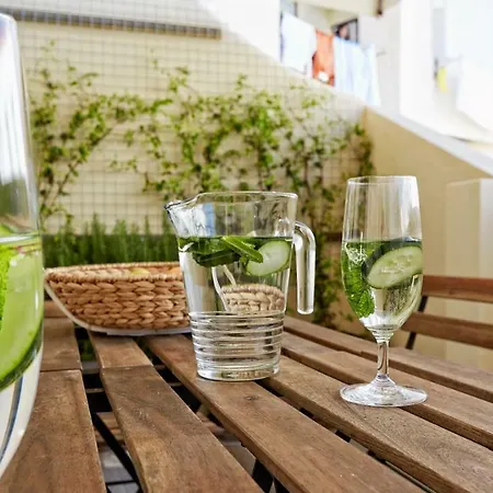 Downtown Lovers Apartments: Costa Do Castelo * Lissabon