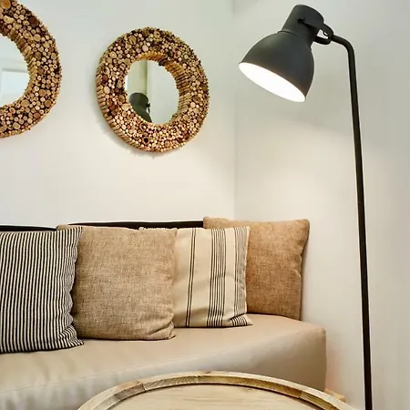 Downtown Lovers Apartments: Costa Do Castelo Apartment