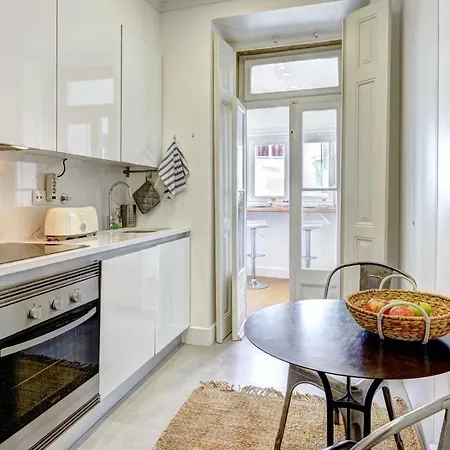 Downtown Lovers Apartments: Costa Do Castelo * Lissabon