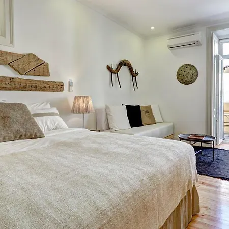 Downtown Lovers Apartments: Costa Do Castelo Apartment