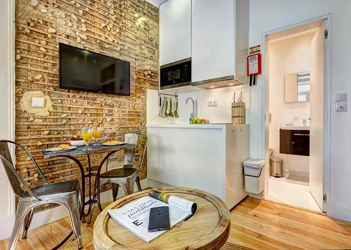 Downtown Lovers Apartments: Costa Do Castelo