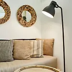 Downtown Lovers Apartments: Costa Do Castelo Apartment