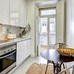 Downtown Lovers Apartments: Costa Do Castelo * Lisbon