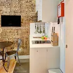 Downtown Lovers Apartments: Costa Do Castelo Apartment