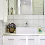 Downtown Lovers Apartments: Costa Do Castelo Apartment