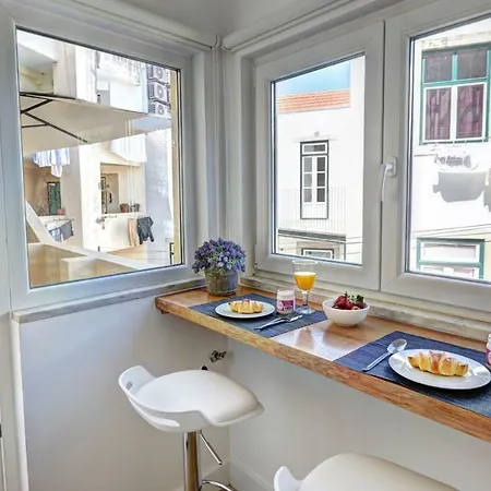 アパート Downtown Lovers Apartments: Costa Do Castelo *