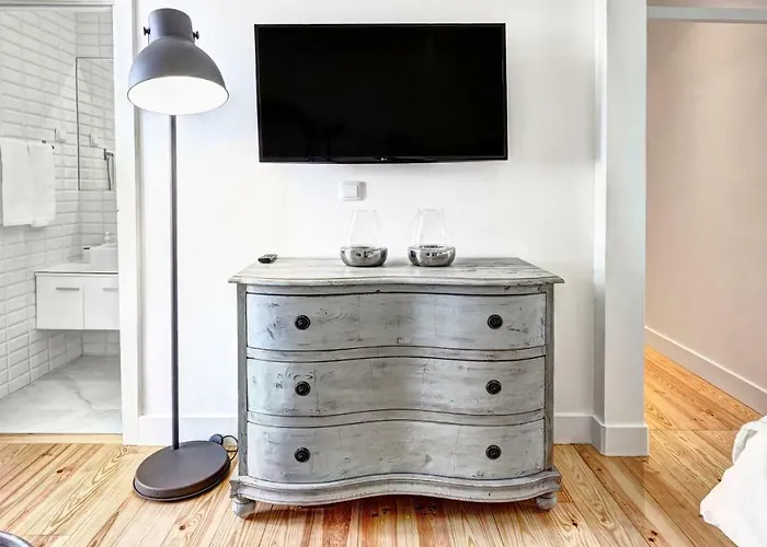 Downtown Lovers Apartments: Costa Do Castelo Апартаменти