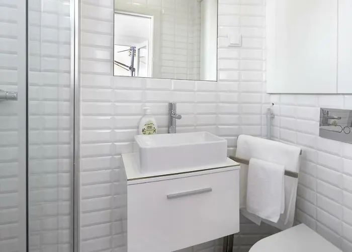 Апартаменти Downtown Lovers Apartments: Costa Do Castelo *