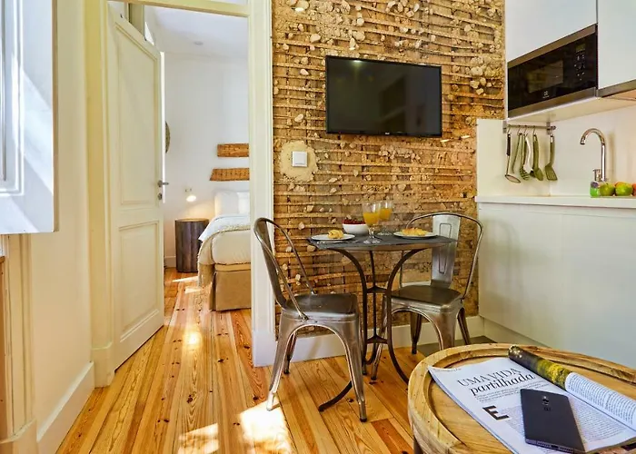 Апартаменти Downtown Lovers Apartments: Costa Do Castelo *