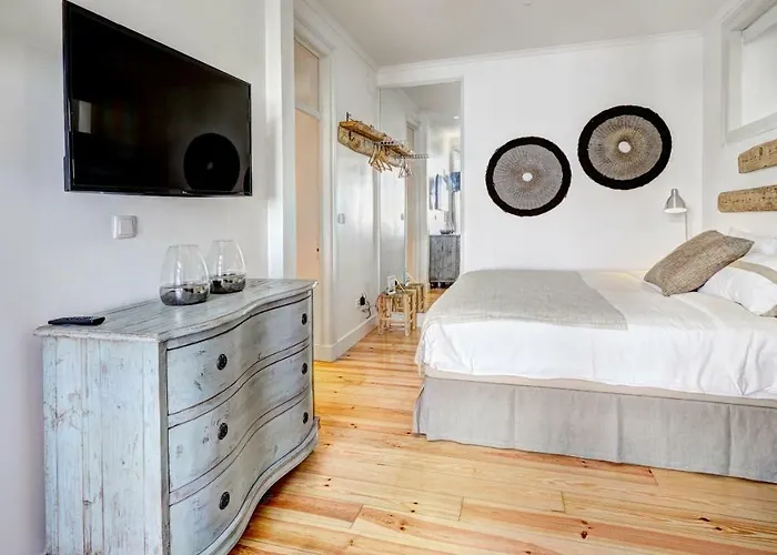 Апартаменти Downtown Lovers Apartments: Costa Do Castelo *