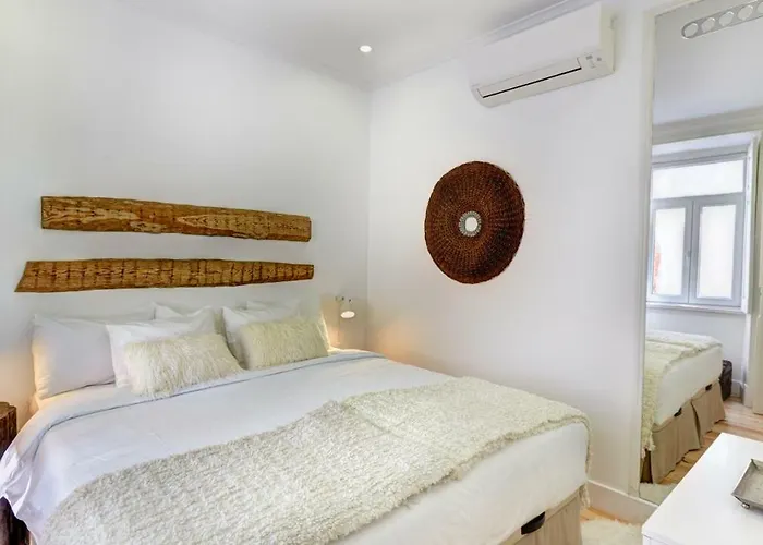 Апартаменти Downtown Lovers Apartments: Costa Do Castelo *