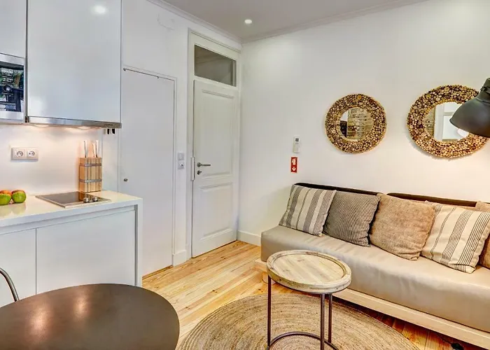 Апартаменти Downtown Lovers Apartments: Costa Do Castelo *