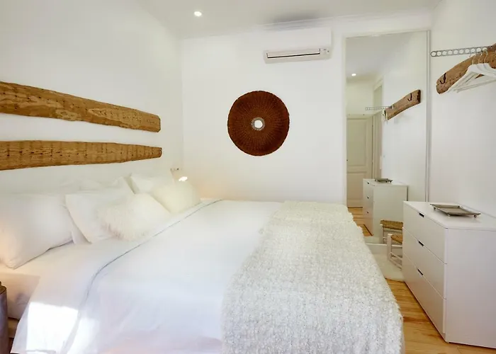 Апартаменти Downtown Lovers Apartments: Costa Do Castelo *